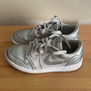 Nike Air Jordan 1 Low SE Shoes Youth Size 1 Y Gray Retro FQ5435-002